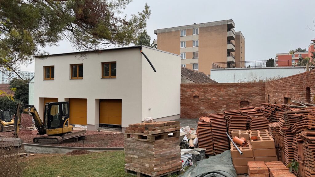 farní kůlna - web